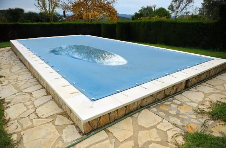 Entreprise pour entretenir une piscine semi enterrée dans une résidence secondaire, L'Isle-Jourdain, SUD O PLUS PISCINES